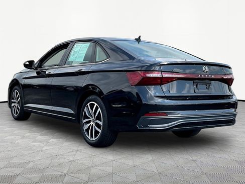 Used 2025 Volkswagen Jetta SE FWD image 4