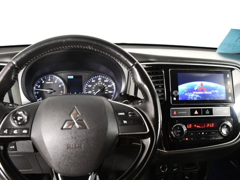 Used 2019 Mitsubishi Outlander SEL AWD/4WD image 16