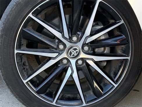 Used 2022 Toyota Camry SE image 9
