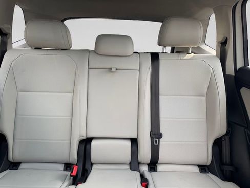 Used 2020 Volkswagen Tiguan SE w/ Panoramic Sunroof Package image 20