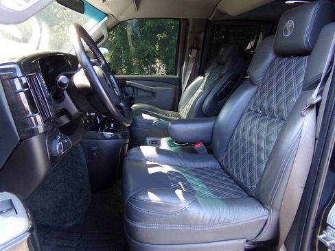 Used 2022 Chevrolet Express 2500 Extended RWD image 23
