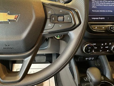 Used 2023 Chevrolet TrailBlazer LT w/ Convenience Package FWD image 12