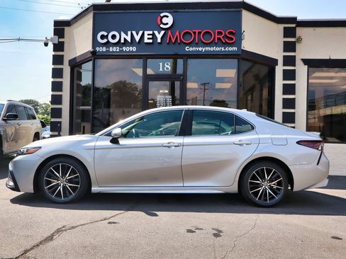 Used 2023 Toyota Camry SE FWD image 7