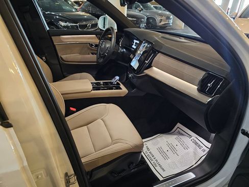 Certified 2025 Volvo XC90 B5 Plus AWD/4WD image 8