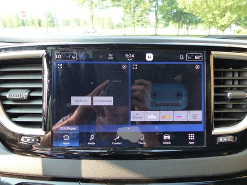 Used 2026 Chrysler Pacifica Select FWD image 31