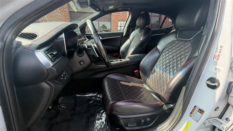 Used 2019 Genesis G70 2.0T Advanced w/ Sport Package RWD image 18