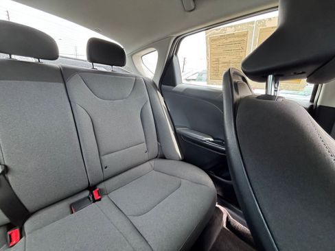 Used 2025 Kia K4 LXS image 40