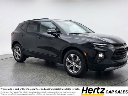 Used 2025 Chevrolet Blazer LT image 1