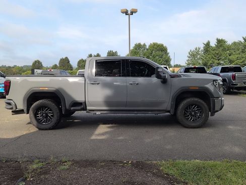 Used 2025 GMC Sierra 2500 SLE w/ SLE Value Package; AWD/4WD image 8