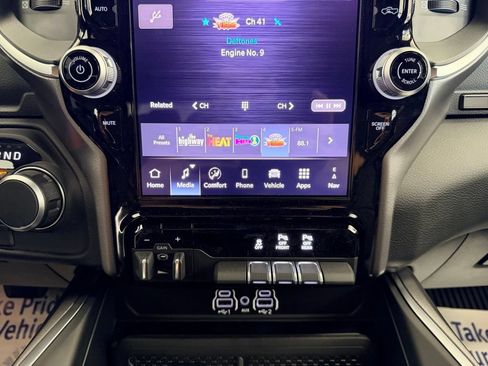 New 2026 RAM 1500 4x4 Crew Cab image 13