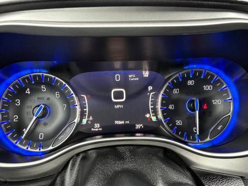 Used 2020 Chrysler Pacifica Touring-L w/ Advanced Safetytec Group image 7