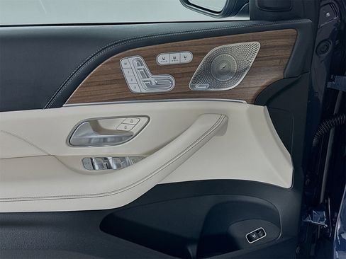 New 2026 Mercedes-Benz GLS 63 AMG 4MATIC image 19