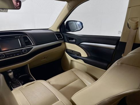 Used 2018 Toyota Highlander XLE image 21