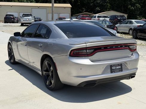 Used 2018 Dodge Charger R/T RWD image 9