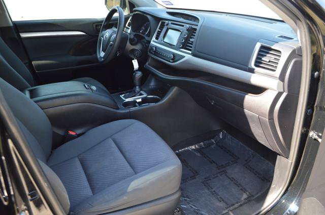 Used 2019 Toyota Highlander LE FWD image 9