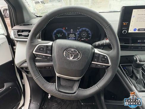 Certified 2025 Toyota Sienna XSE image 4