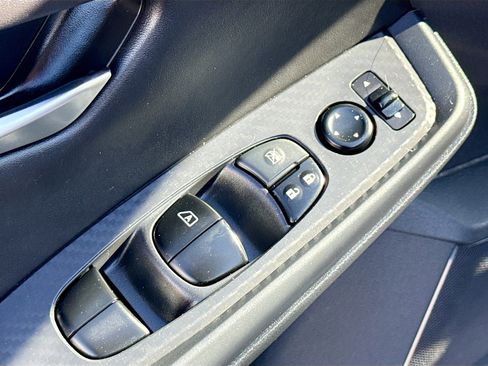 Used 2023 Nissan Sentra SV image 7