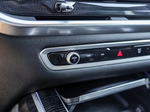 Used 2023 BMW X7 xDrive40i w/ Executive Package image 18