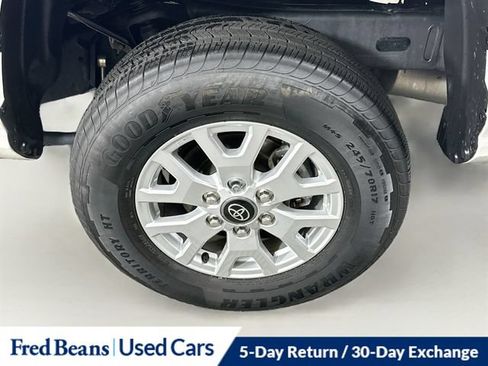 Used 2025 Toyota Tacoma SR5 AWD/4WD image 38