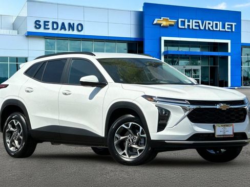 New 2026 Chevrolet Trax LT FWD image 2