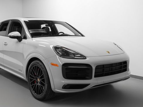 Used 2023 Porsche Cayenne GTS image 9