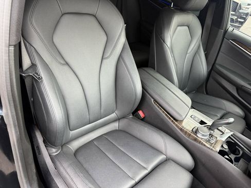 Used 2019 BMW 530e w/ Convenience Package RWD image 9