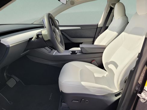 Used 2024 Tesla Model Y Long Range image 13