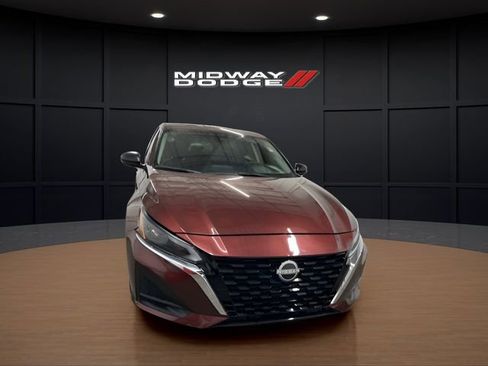 Used 2024 Nissan Altima 2.5 SV image 5