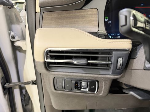 Used 2024 Lincoln Corsair Reserve image 20