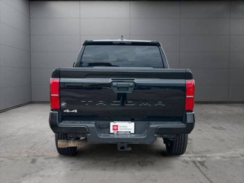 Certified 2025 Toyota Tacoma SR5 AWD/4WD image 34