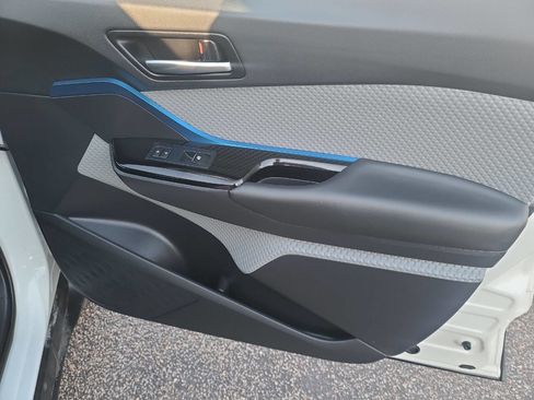 Used 2019 Toyota C-HR XLE image 32