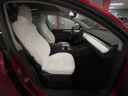 Used 2025 Tesla Model Y Long Range image 18