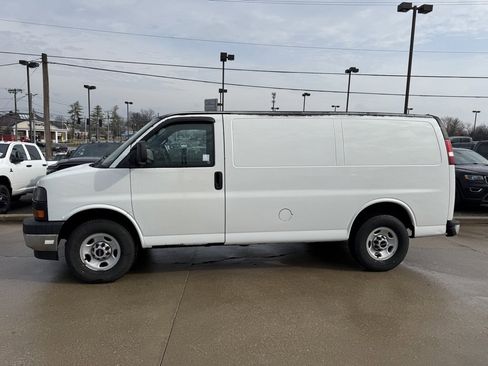 Used 2017 GMC Savana 2500 image 9