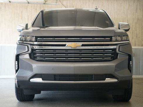 Used 2021 Chevrolet Suburban Premier RWD image 3
