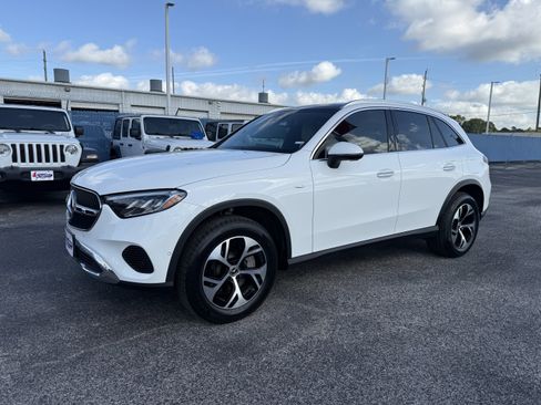 Used 2025 Mercedes-Benz GLC 350e 4MATIC image 6
