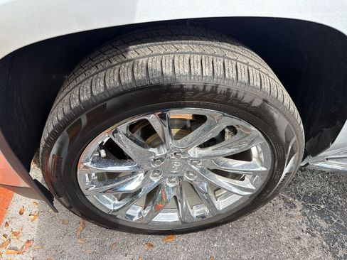 Used 2020 Cadillac Escalade Luxury RWD image 13
