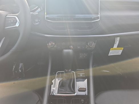 New 2026 Jeep Compass Latitude image 11