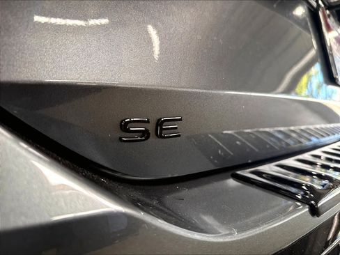 New 2026 Volkswagen Tiguan SE R-Line FWD image 9