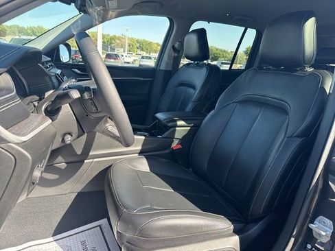 Used 2023 Jeep Grand Cherokee Limited w/ Luxury Tech Group II image 11