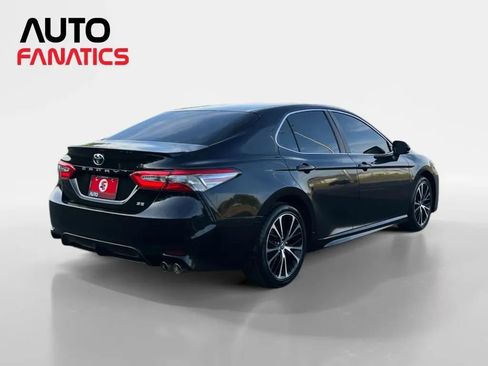 Used 2018 Toyota Camry SE image 5