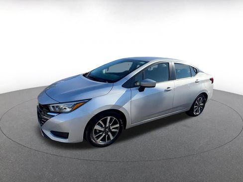 Used 2025 Nissan Versa SV image 8