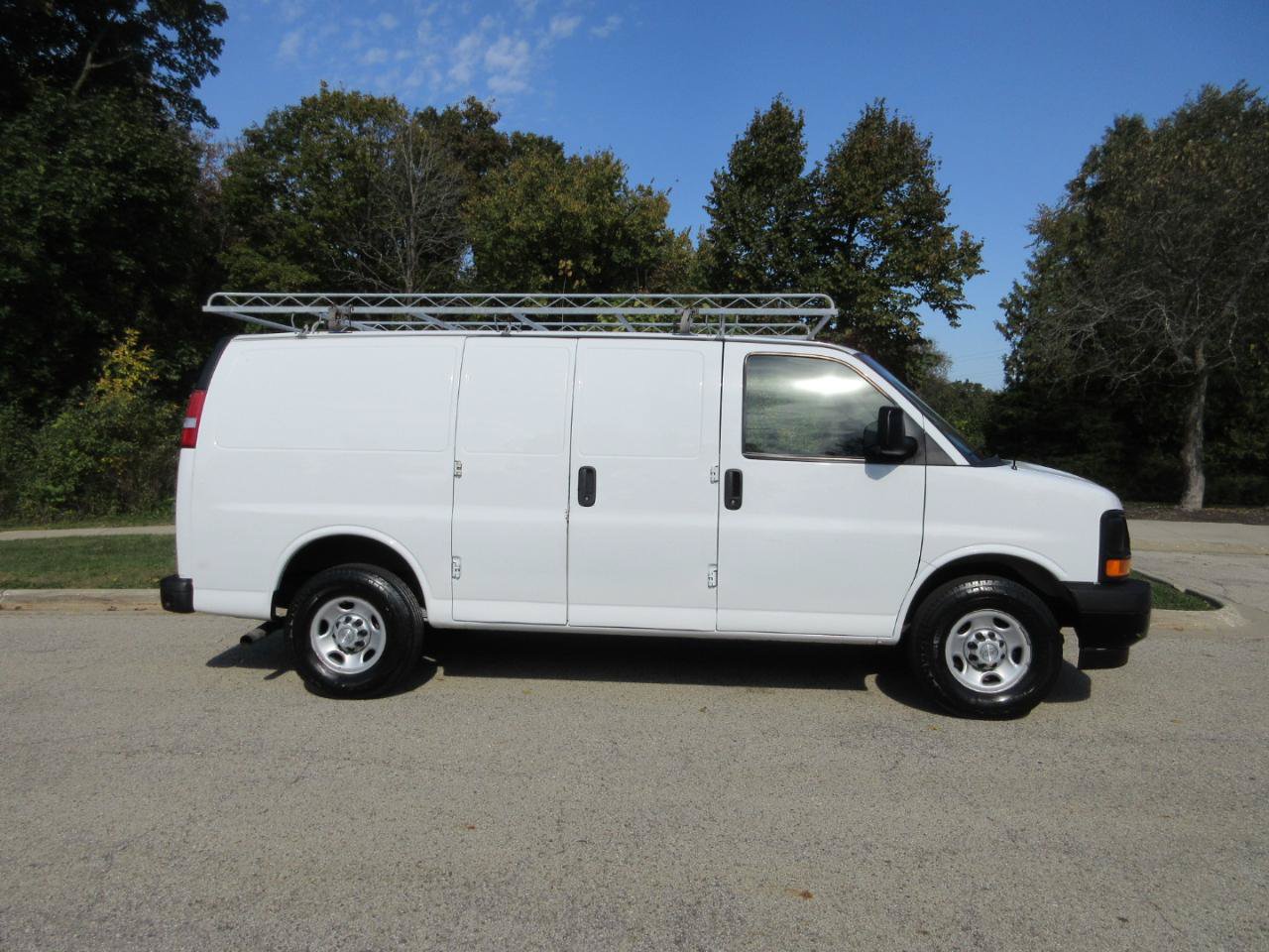 Used 2017 Chevrolet Express 3500 RWD image 7