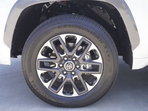 Used 2024 Toyota Tundra Limited AWD/4WD image 19