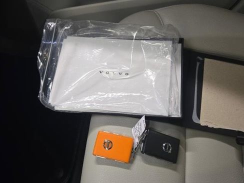 Certified 2024 Volvo XC90 B6 Plus image 12