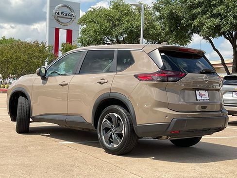 Used 2025 Nissan Rogue SV image 7