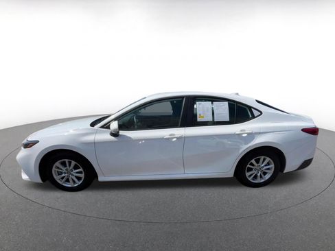 Used 2025 Toyota Camry LE image 10
