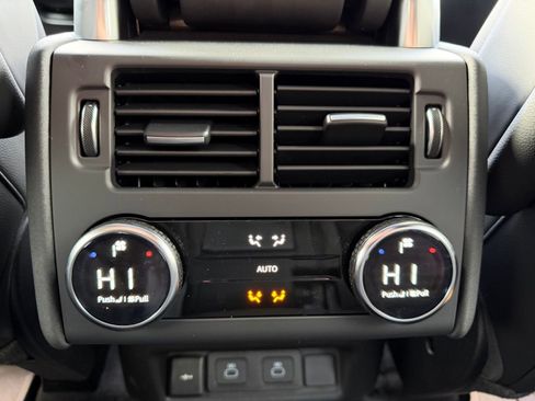 New 2026 Land Rover Discovery Dynamic SE image 25