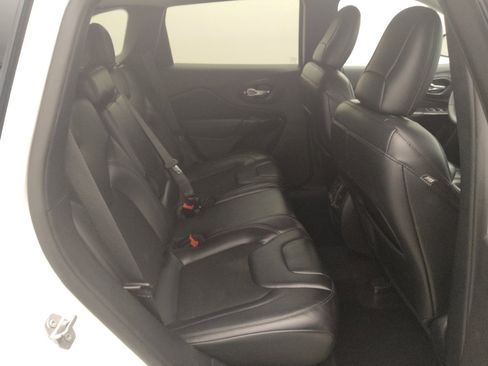 Used 2020 Jeep Cherokee Latitude Plus FWD image 19