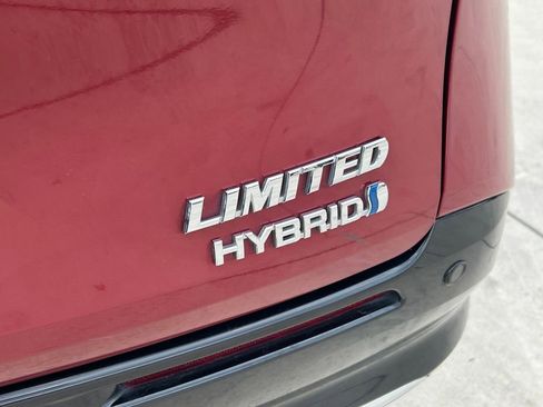 Used 2023 Toyota Sienna Limited AWD/4WD image 14