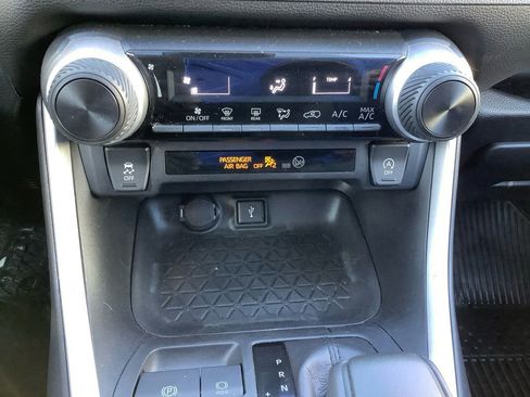 Used 2020 Toyota RAV4 LE w/ All Weather Liner Package image 29